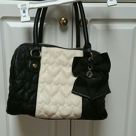 Betsey💥 Johnson Puffed Heart Handbag - Picture 2 of 3